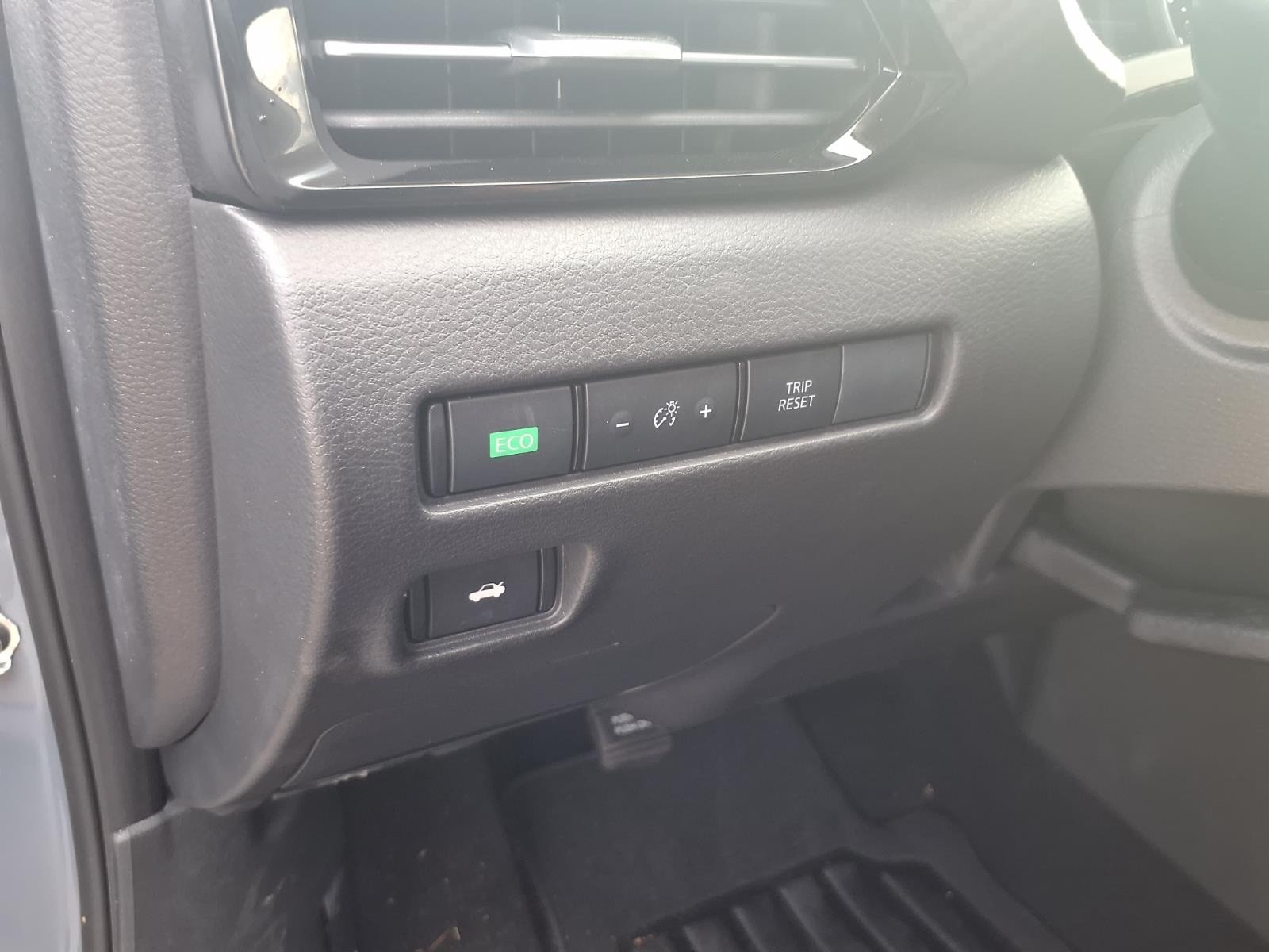 Used 2025  Nissan SR image 19