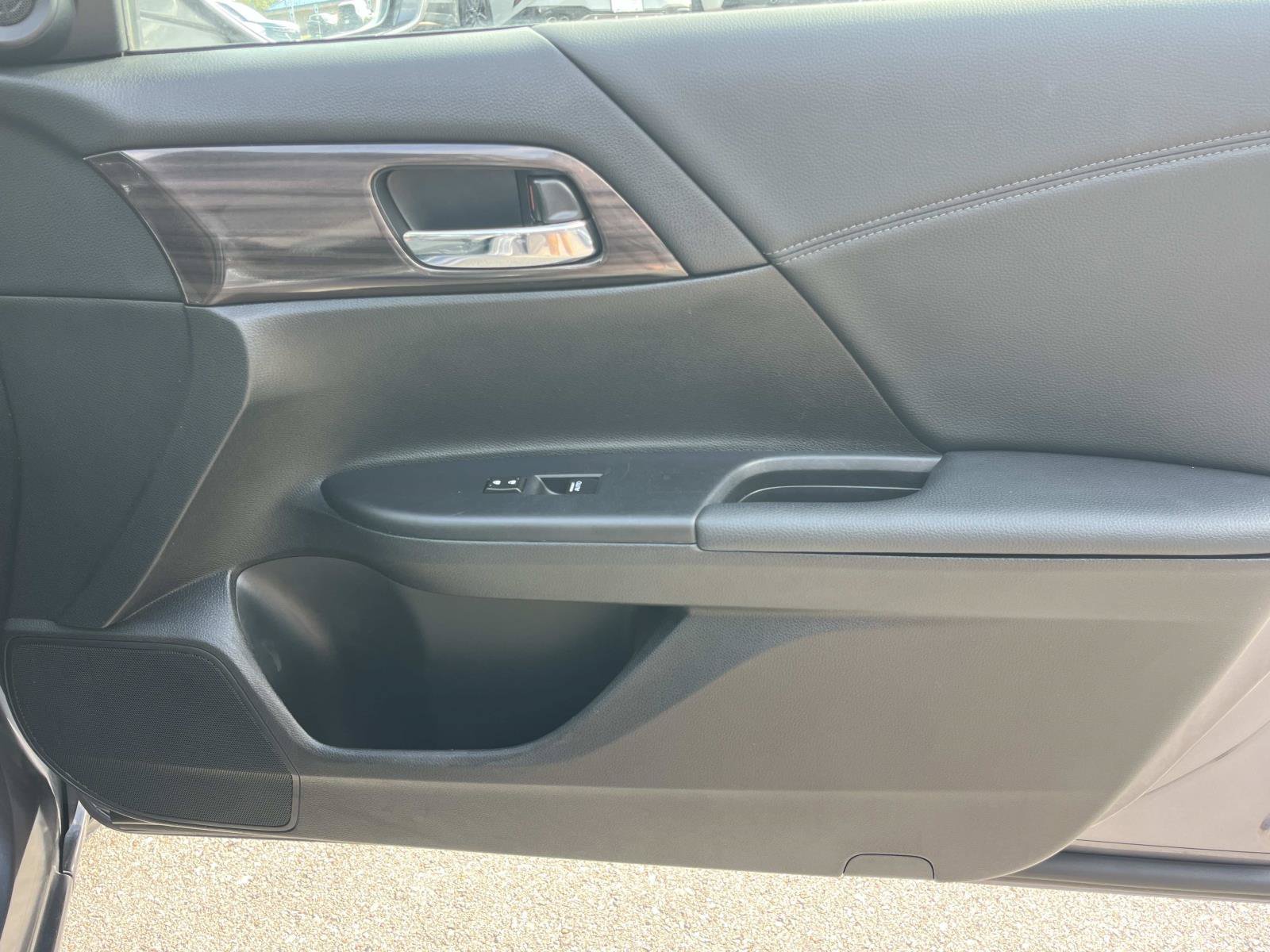 Used 2016 Modern Steel Metallic Honda EX image 23
