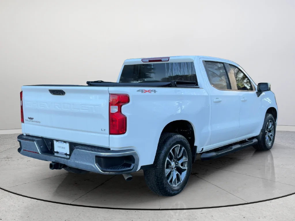 Used 2023 White Chevrolet LT image 6