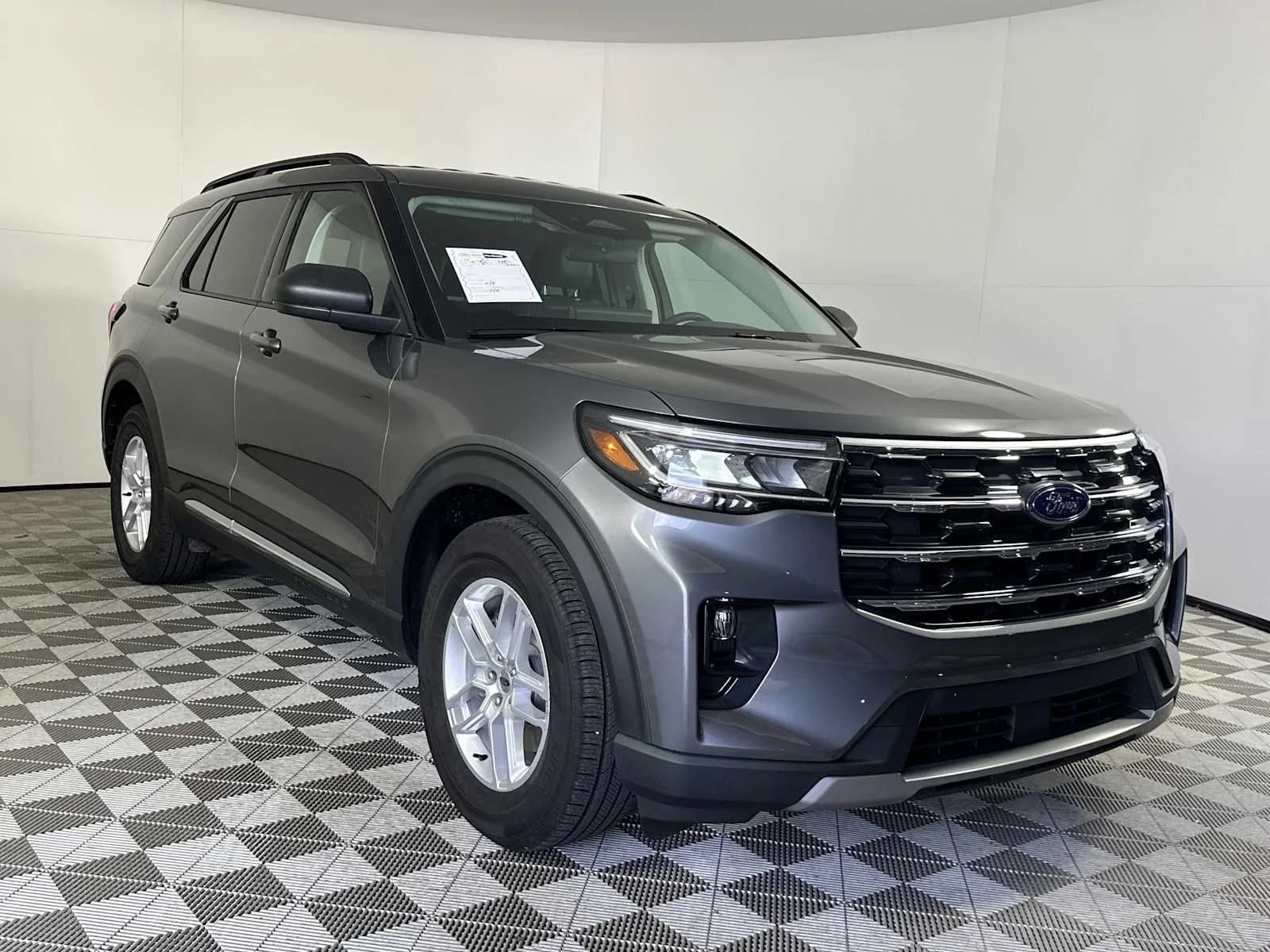 2025 Ford Explorer Active RWD (PL535)'s photo