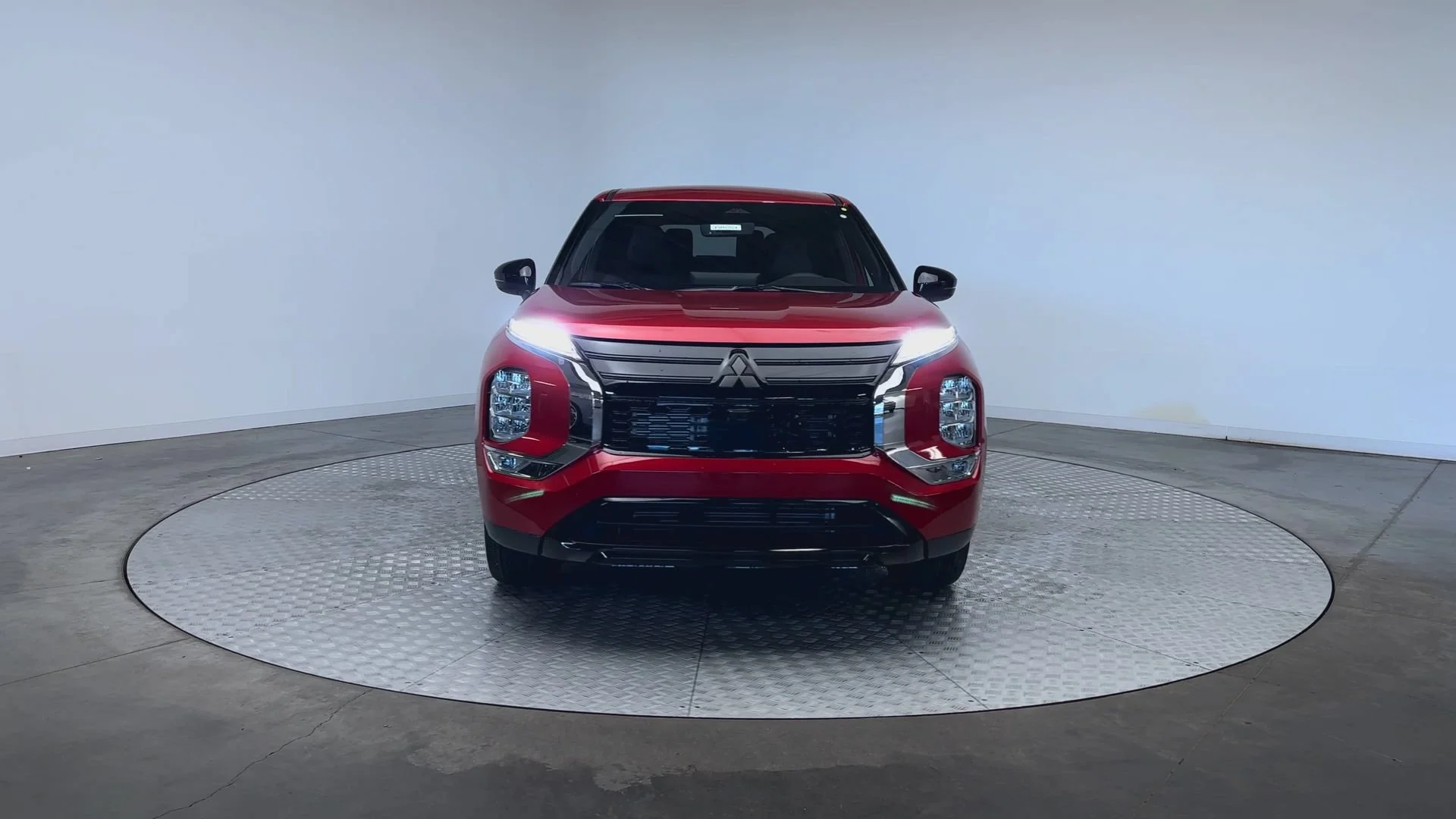 New 2026 Red Diamond Mitsubishi LE image 3