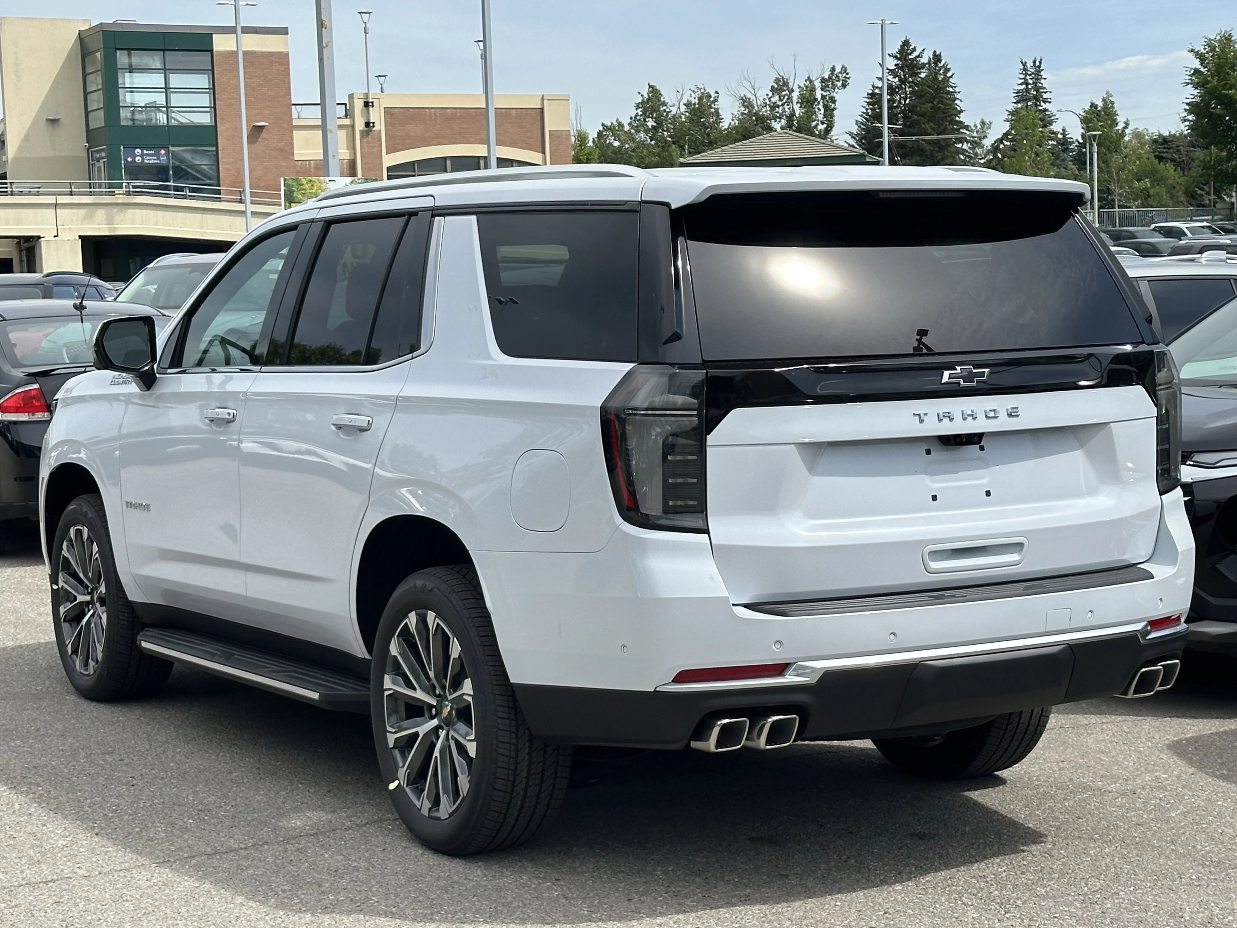 New 2026 Polar White Tricoat Chevrolet High Country image 4