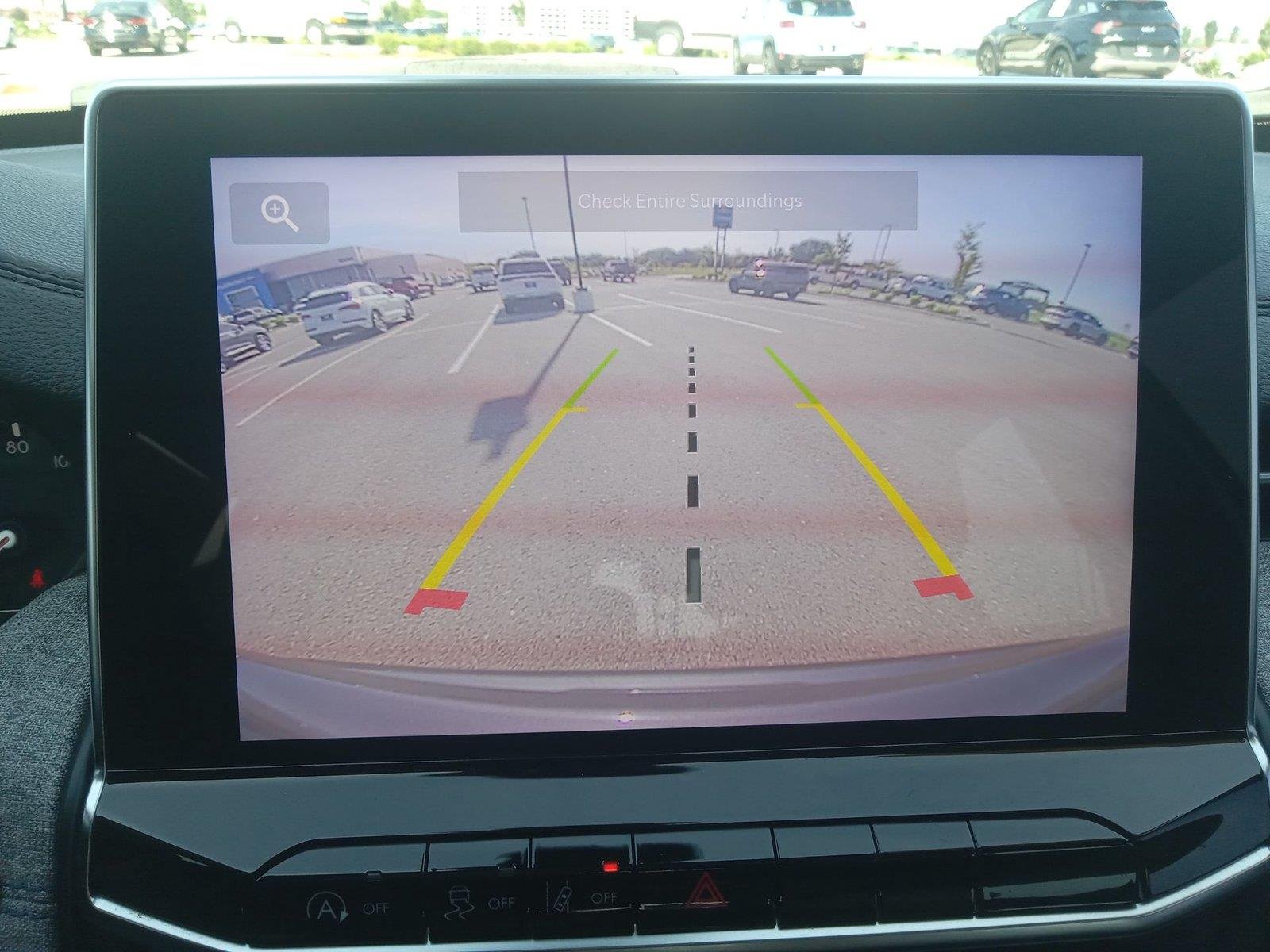 Used 2024 Gray Jeep Latitude 4x4 image 18