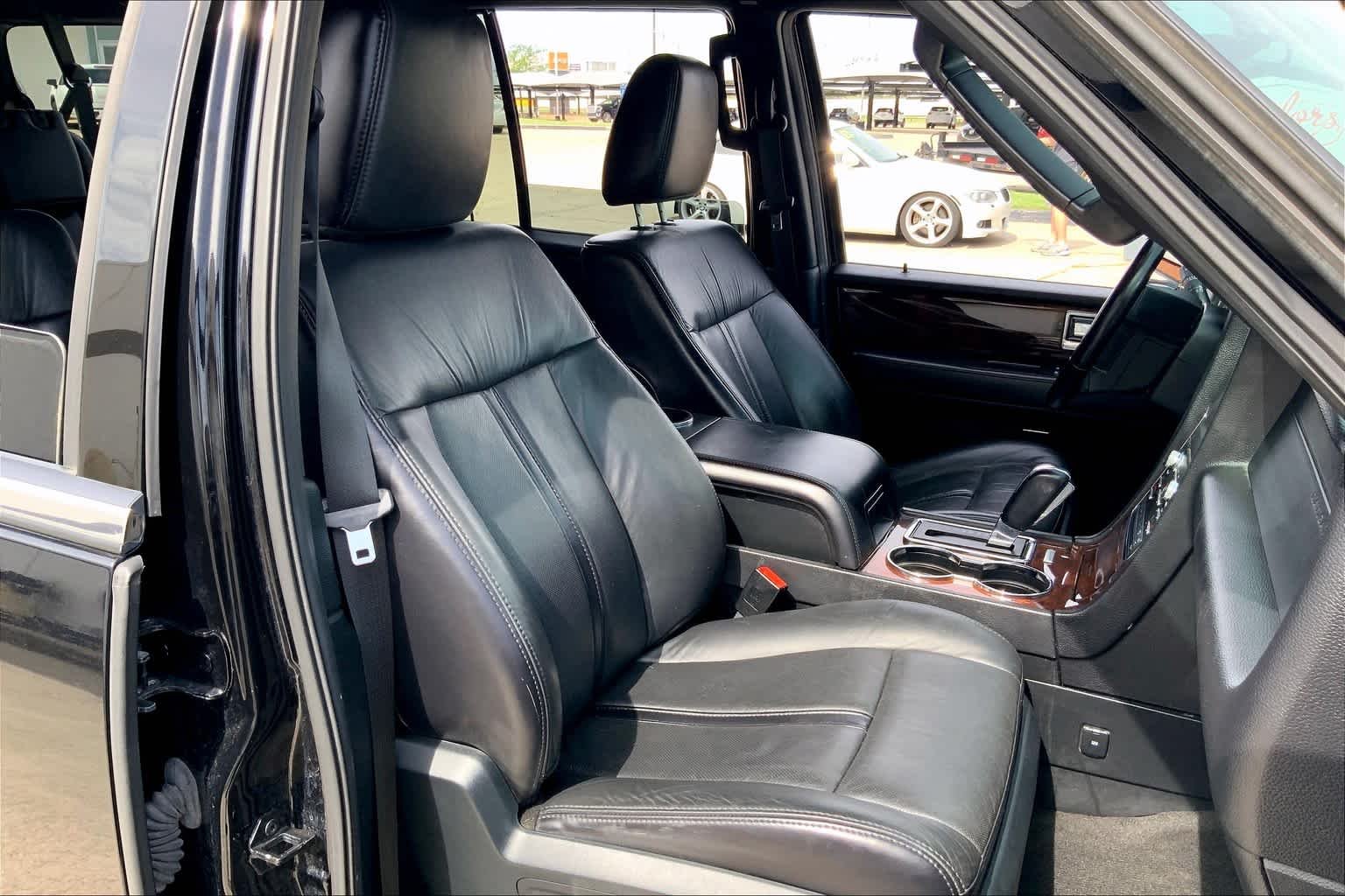 Used 2016 Black Velvet Lincoln Select image 8