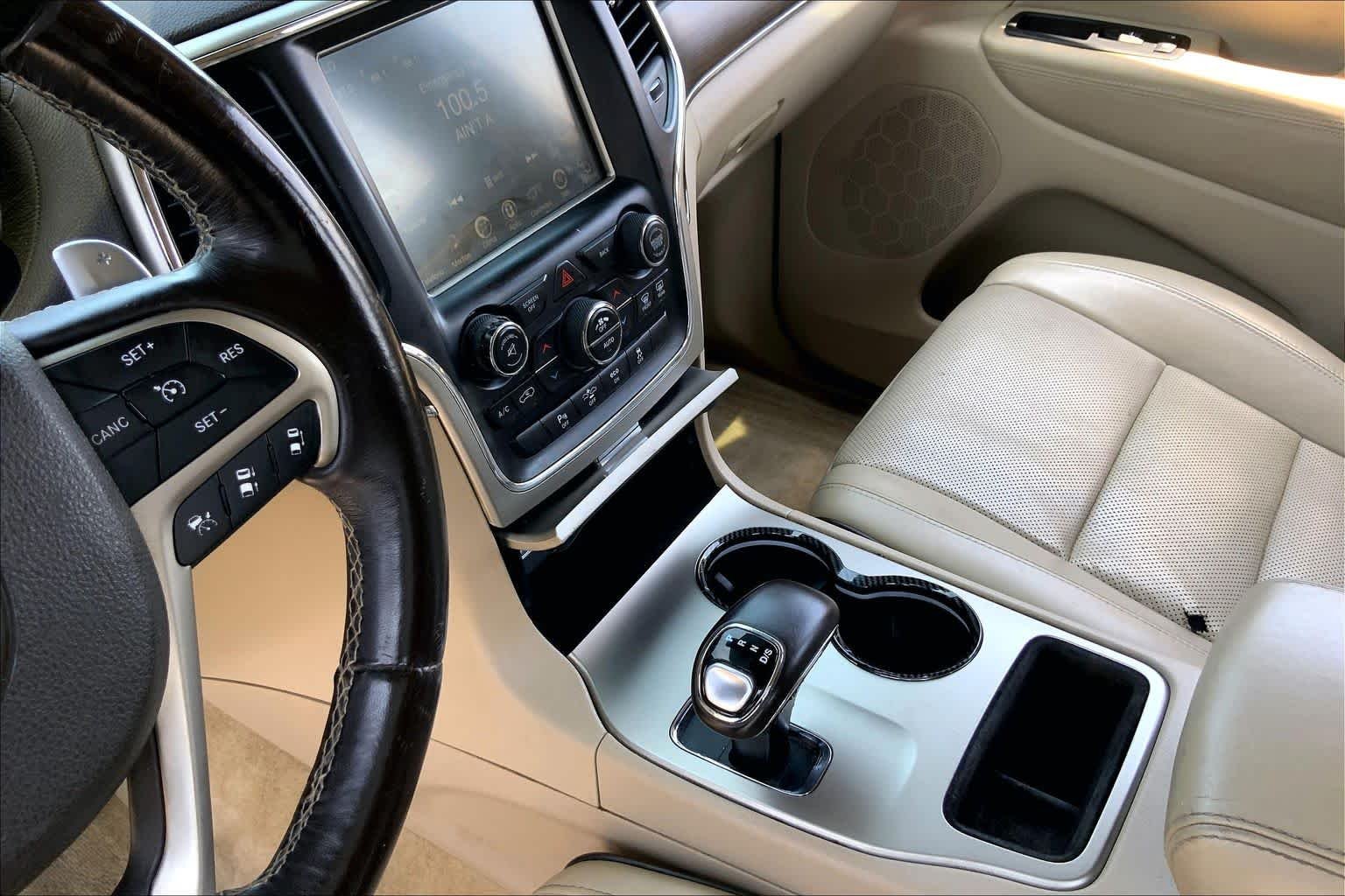 Used 2015 True Blue Pearlcoat Jeep Overland image 19