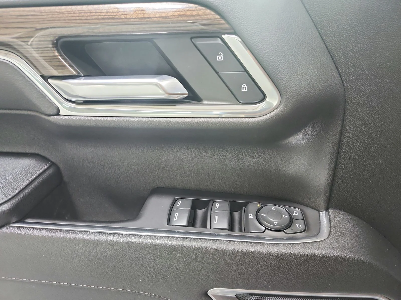 Used 2023 White Chevrolet RST image 34