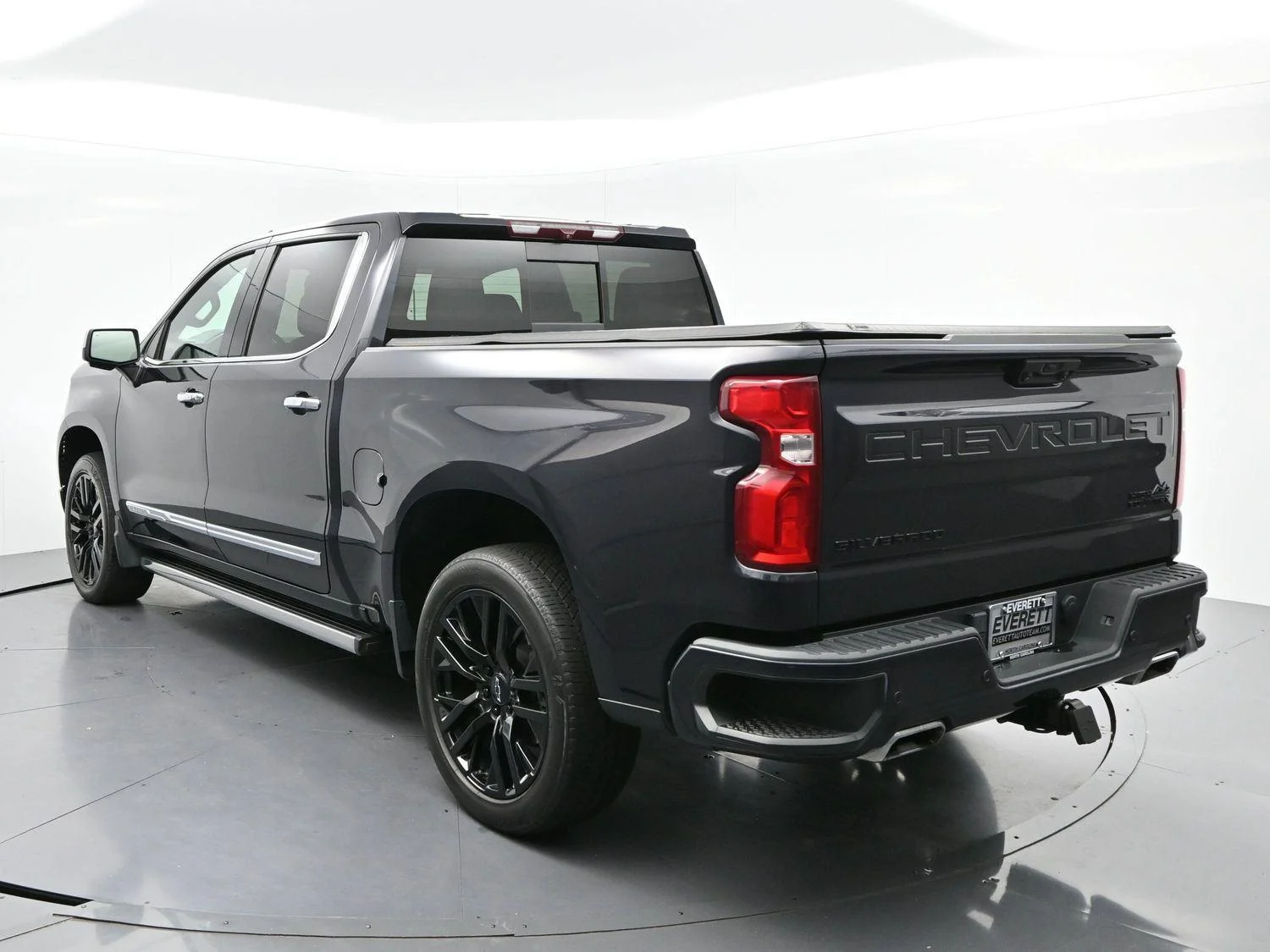 Used 2023 Dark Ash Metallic Chevrolet High Country image 6