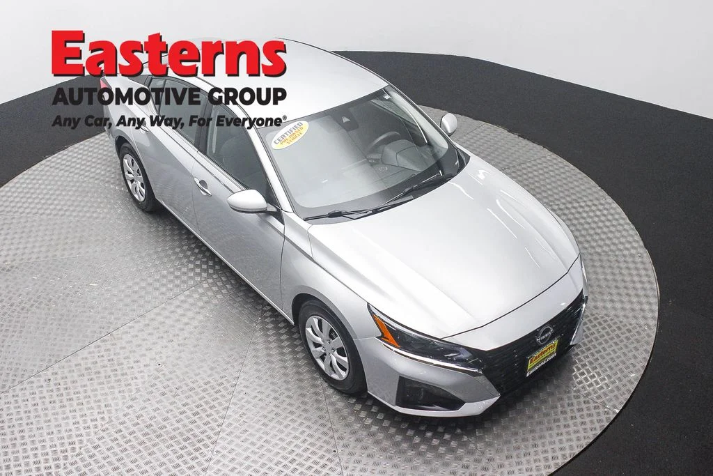Used 2023 Silver Nissan 2.5 S image 3