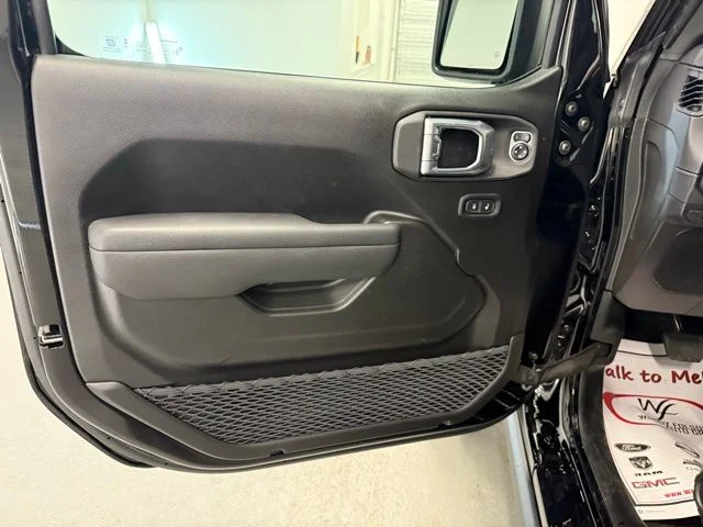 New 2026 Black Clear-Coat Exterior Paint Jeep Rubicon image 11