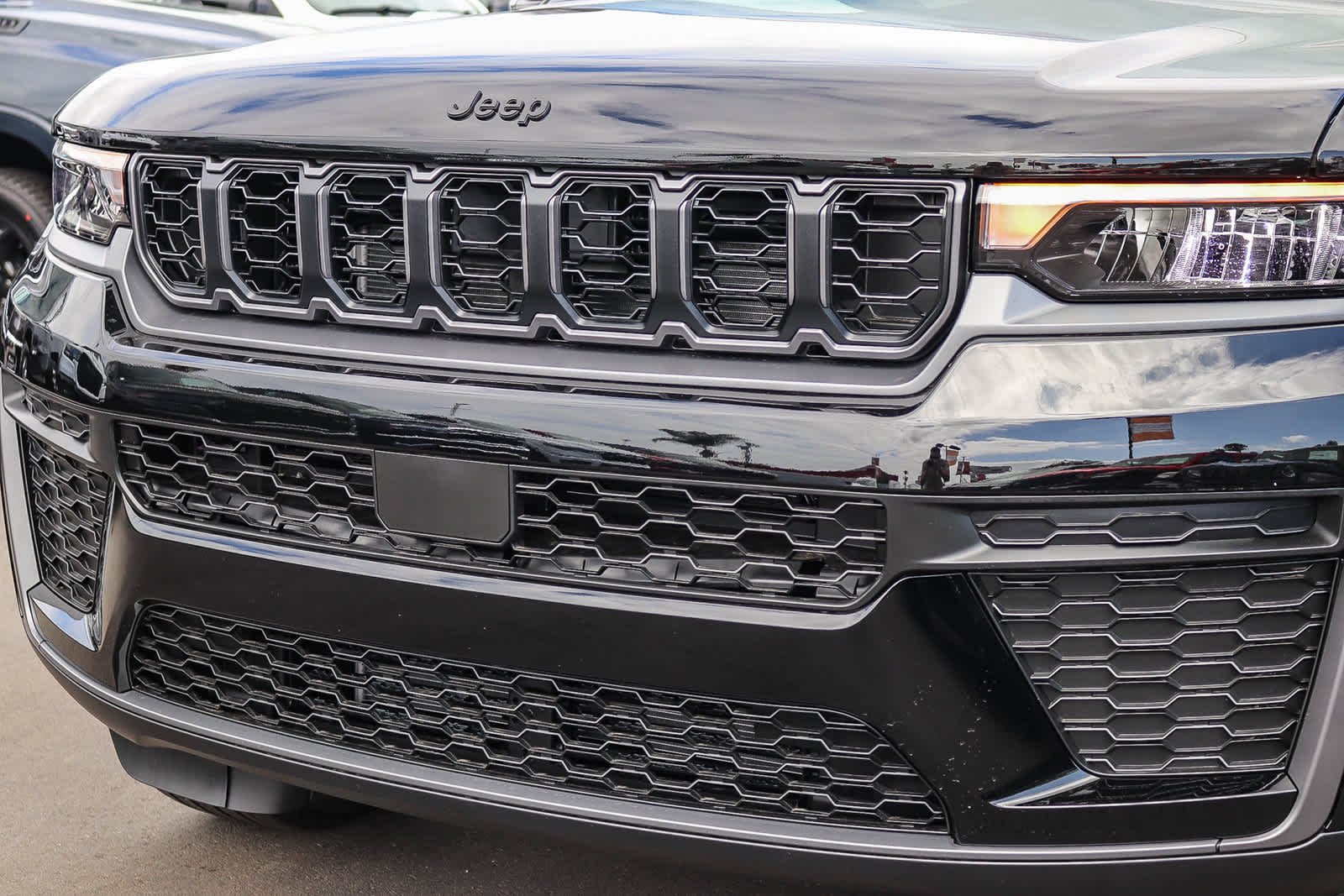 New 2027 High-Gloss Black Paint Jeep Laredo Altitude image 9