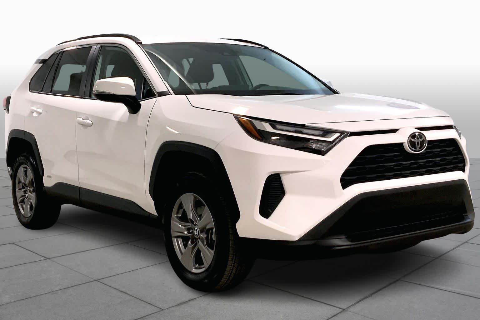 Used 2025 Toyota RAV4 XLE with VIN 4T3RWRFV2SU164720 for sale in Kansas City