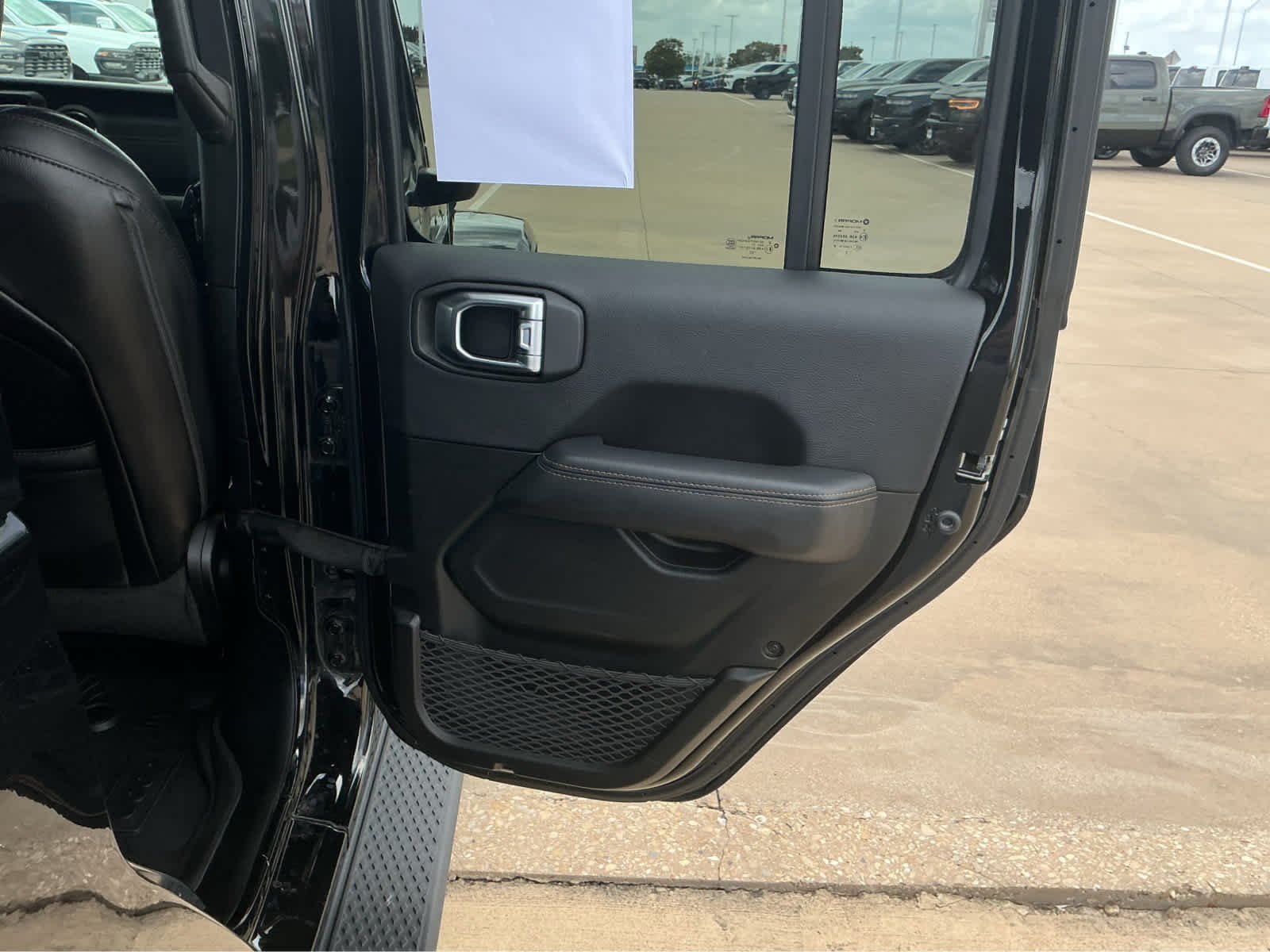 Used 2022 Black Clearcoat Jeep High Altitude image 18