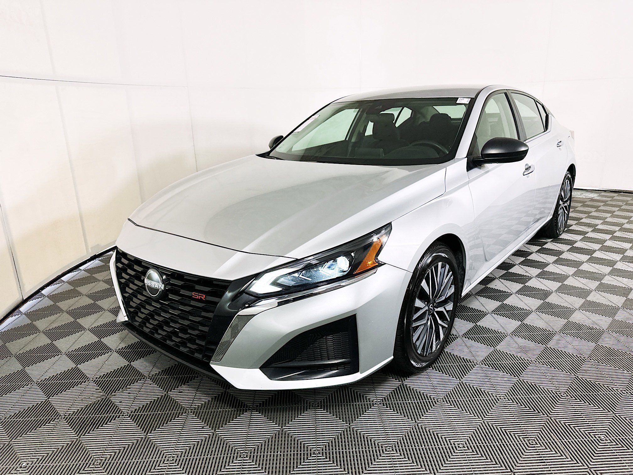 Used 2024 Brilliant Silver Metallic Nissan 2.5 SV image 7