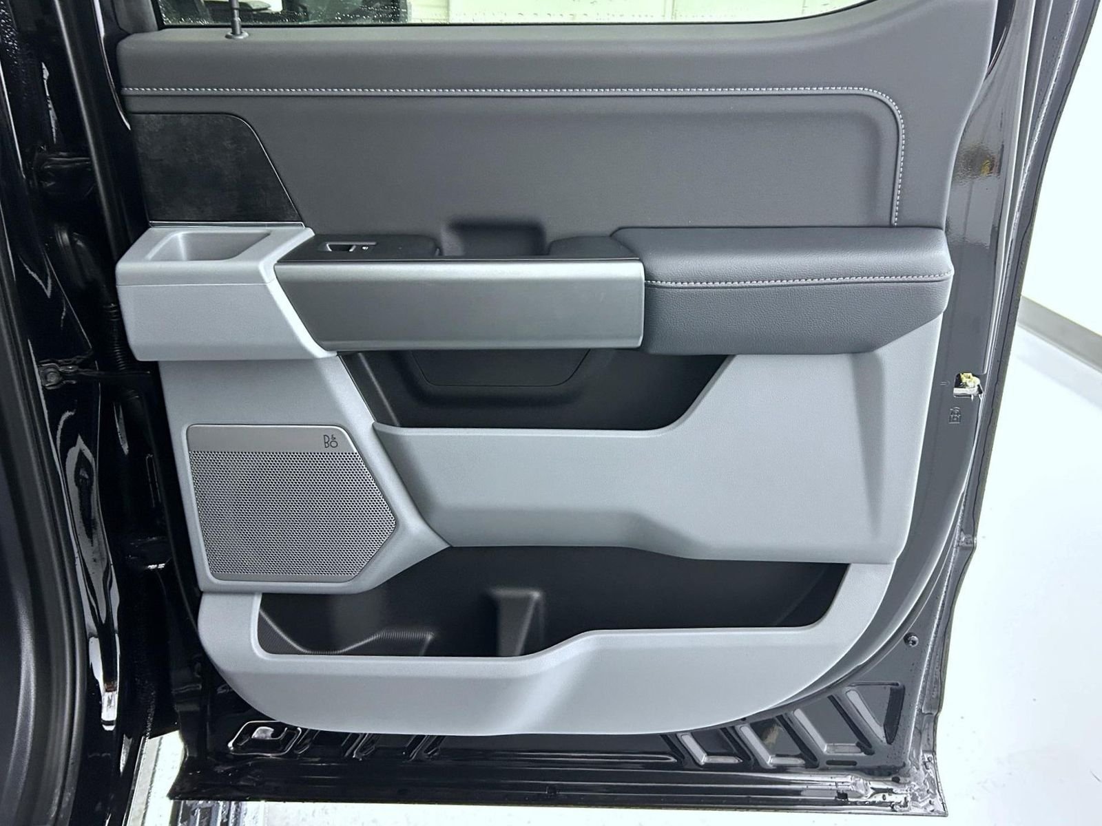 New 2026 Agate Black Metallic Ford XLT image 17