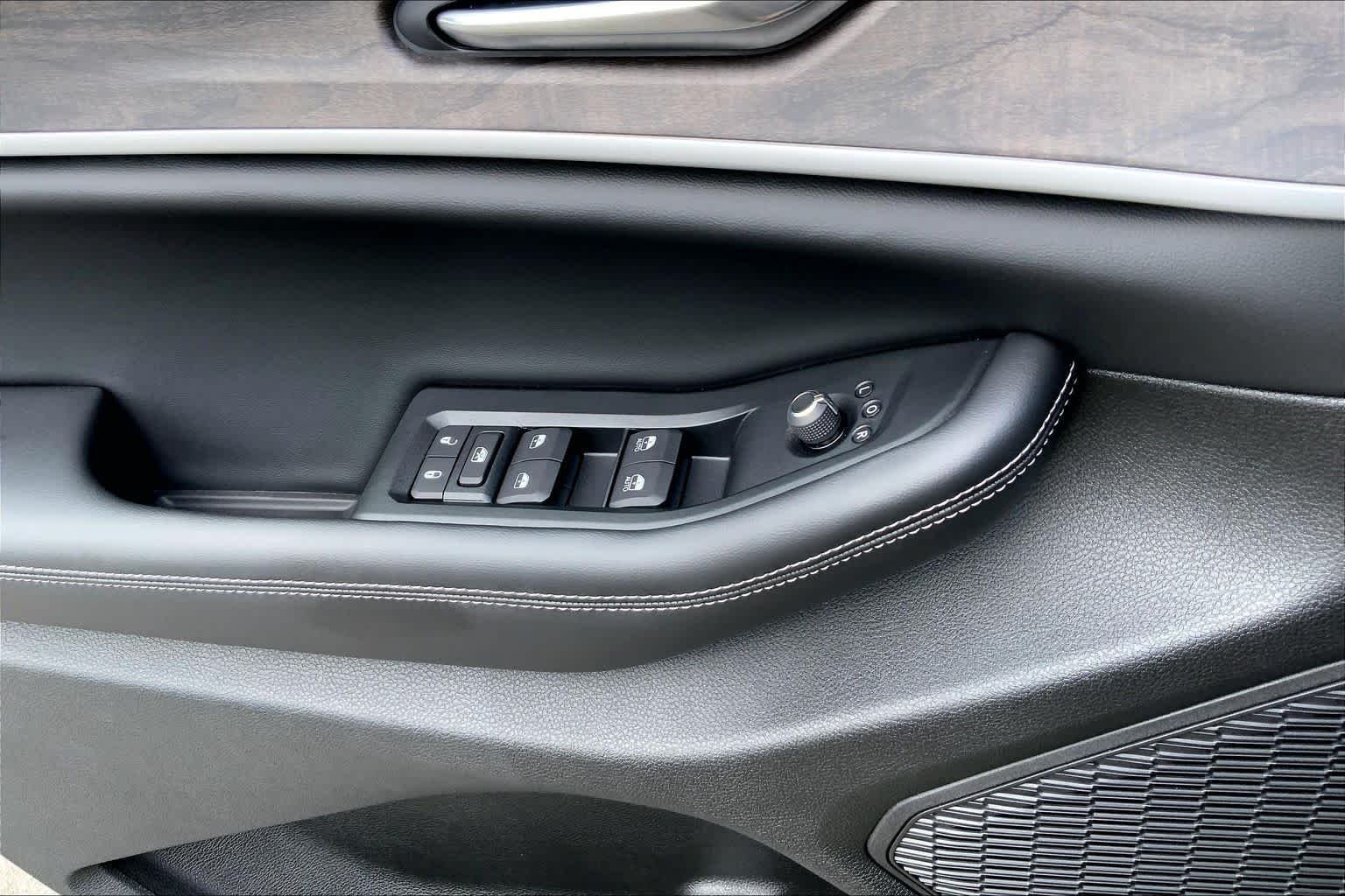 New 2026 Baltic Gray Metallic Clear-Coat Exterior Paint Jeep Laredo Altitude image 17