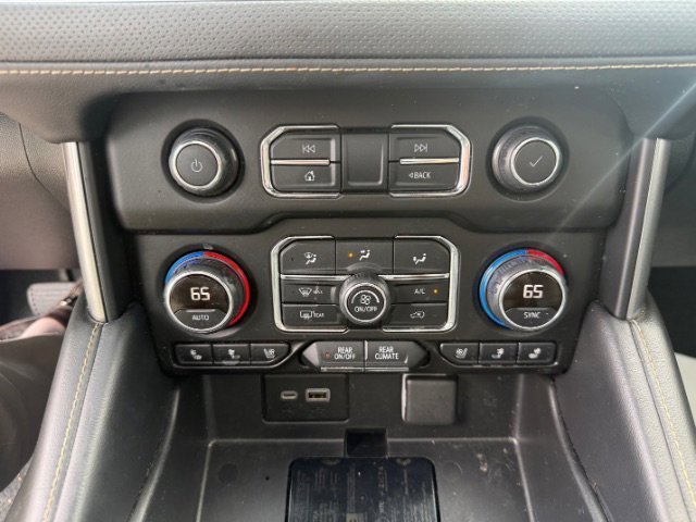 Used 2021 Iridescent Pearl Tricoat Chevrolet Premier image 18