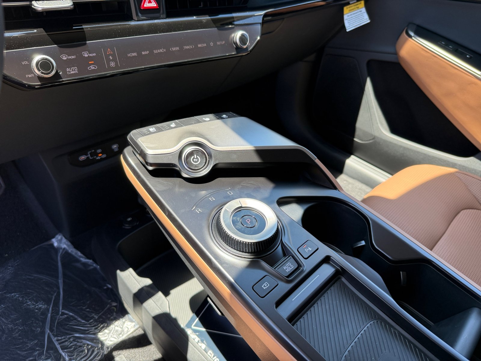 New 2026 Wolf Gray Kia WIND image 13