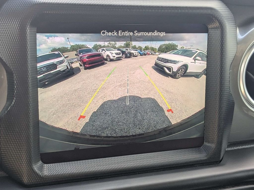 Used 2023 White/off-white Jeep Sahara image 22