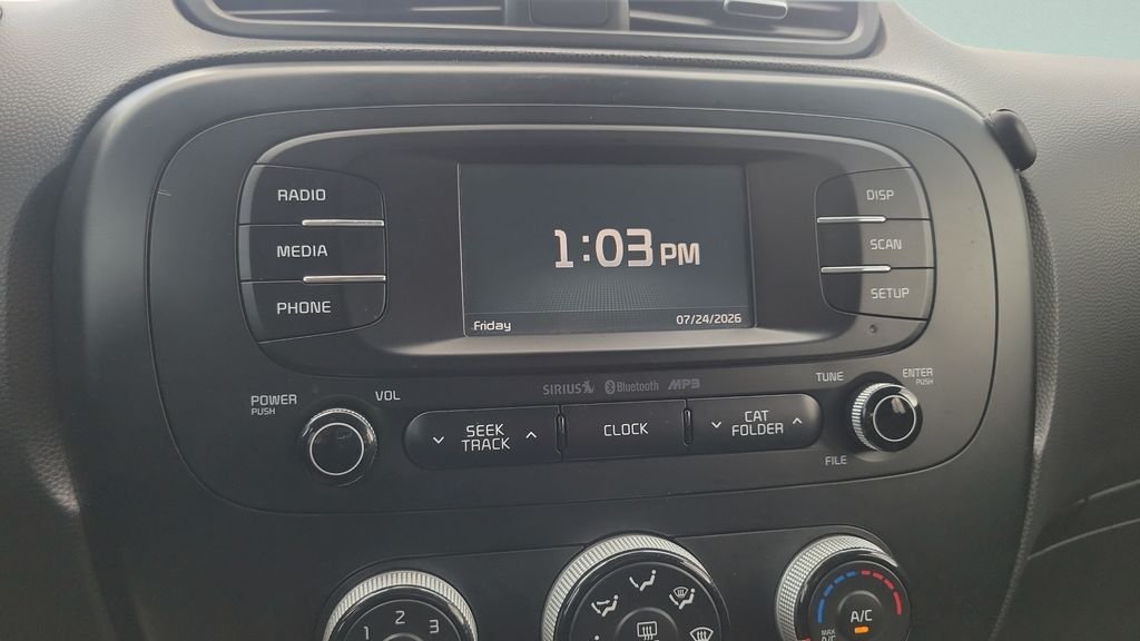 Used 2016 Blue Kia Plus image 17
