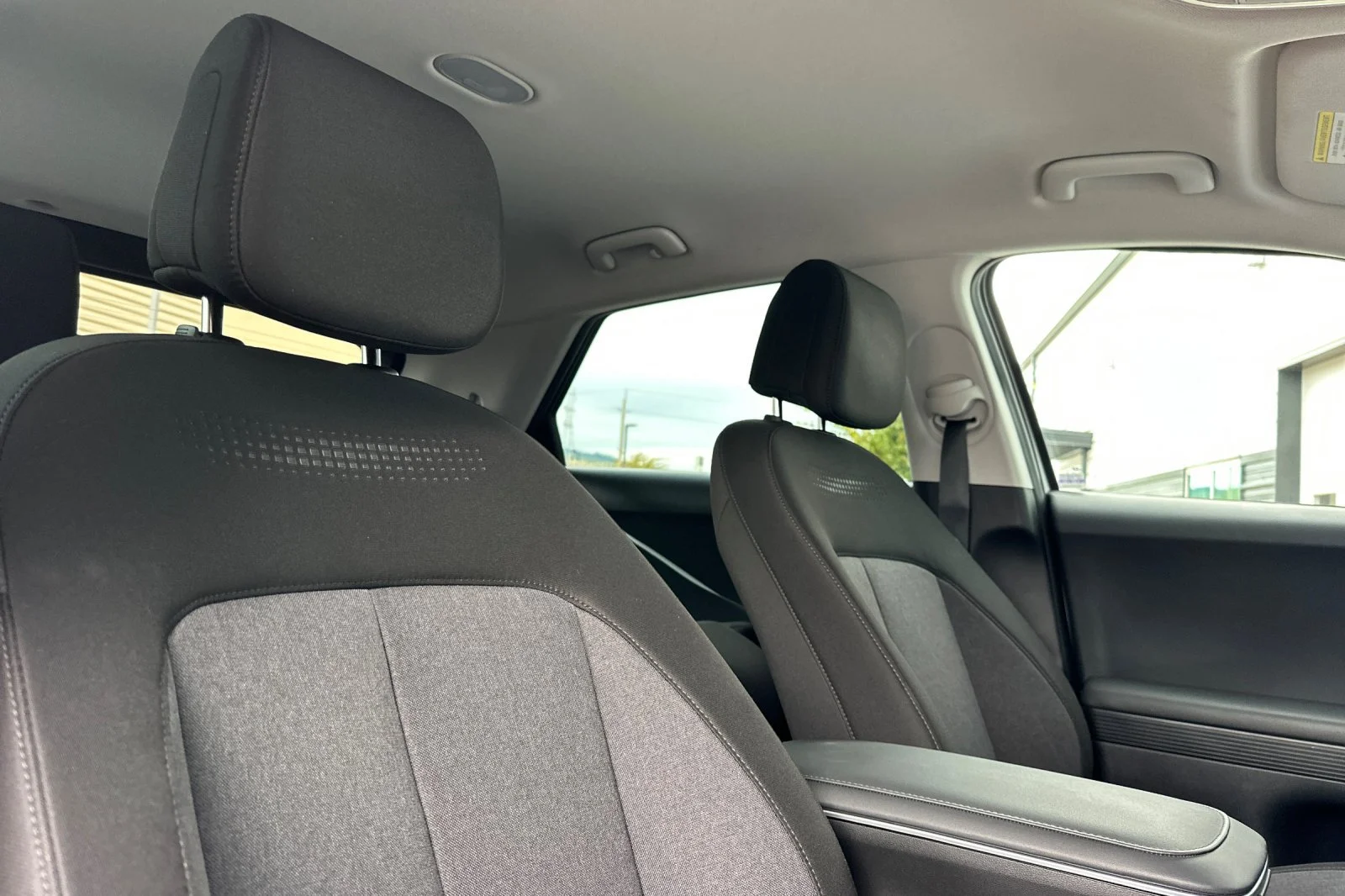 Used 2024 White Hyundai SEL image 17