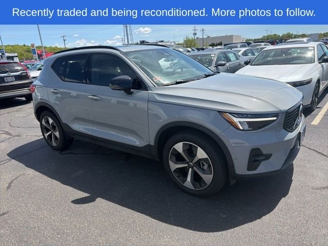 2024 Volvo XC40 B5 Plus Dark AWD's photo