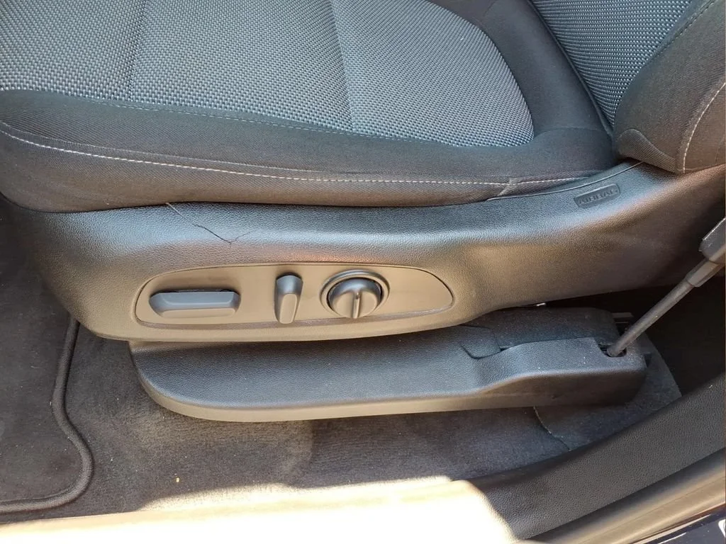 Used 2022 Northsky Blue Metallic Chevrolet LT Cloth image 18