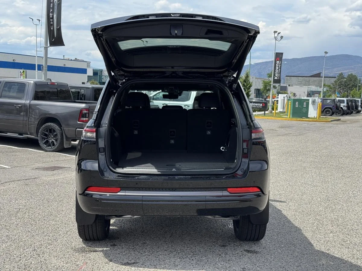New 2026 Black Jeep Summit image 7
