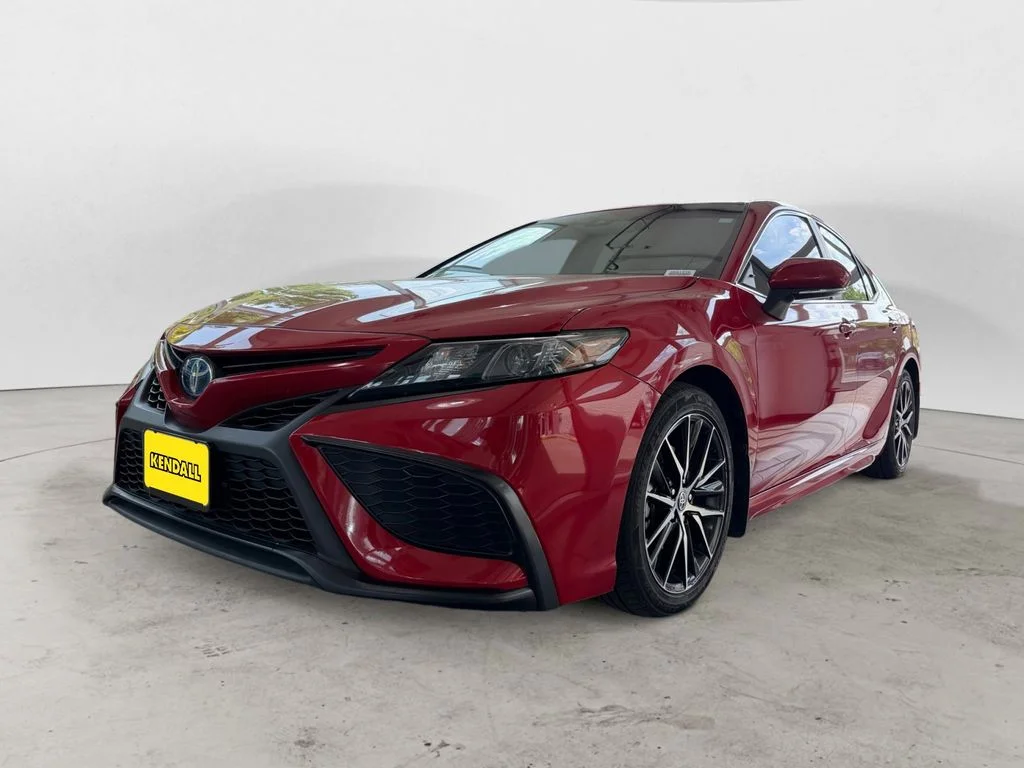 2024 Toyota Camry SE Hybrid's photo
