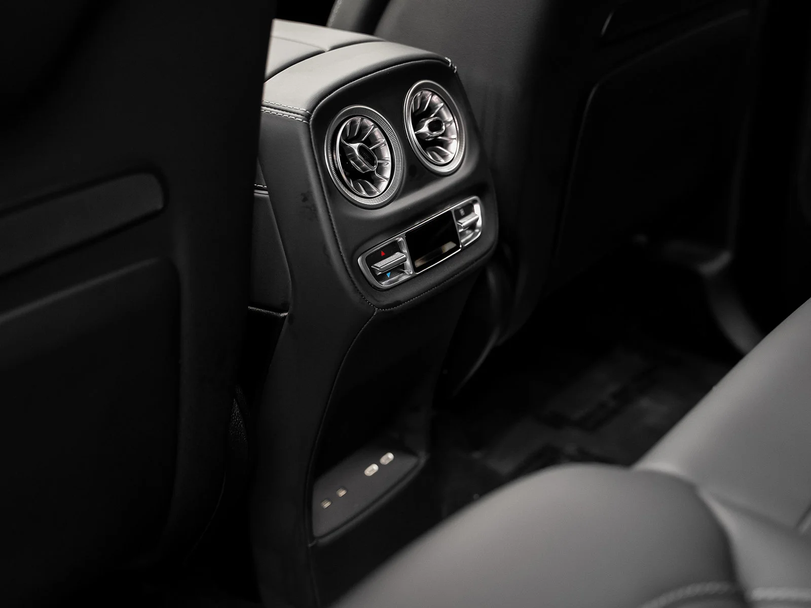 Used 2025  Mercedes-Benz G 580 image 41