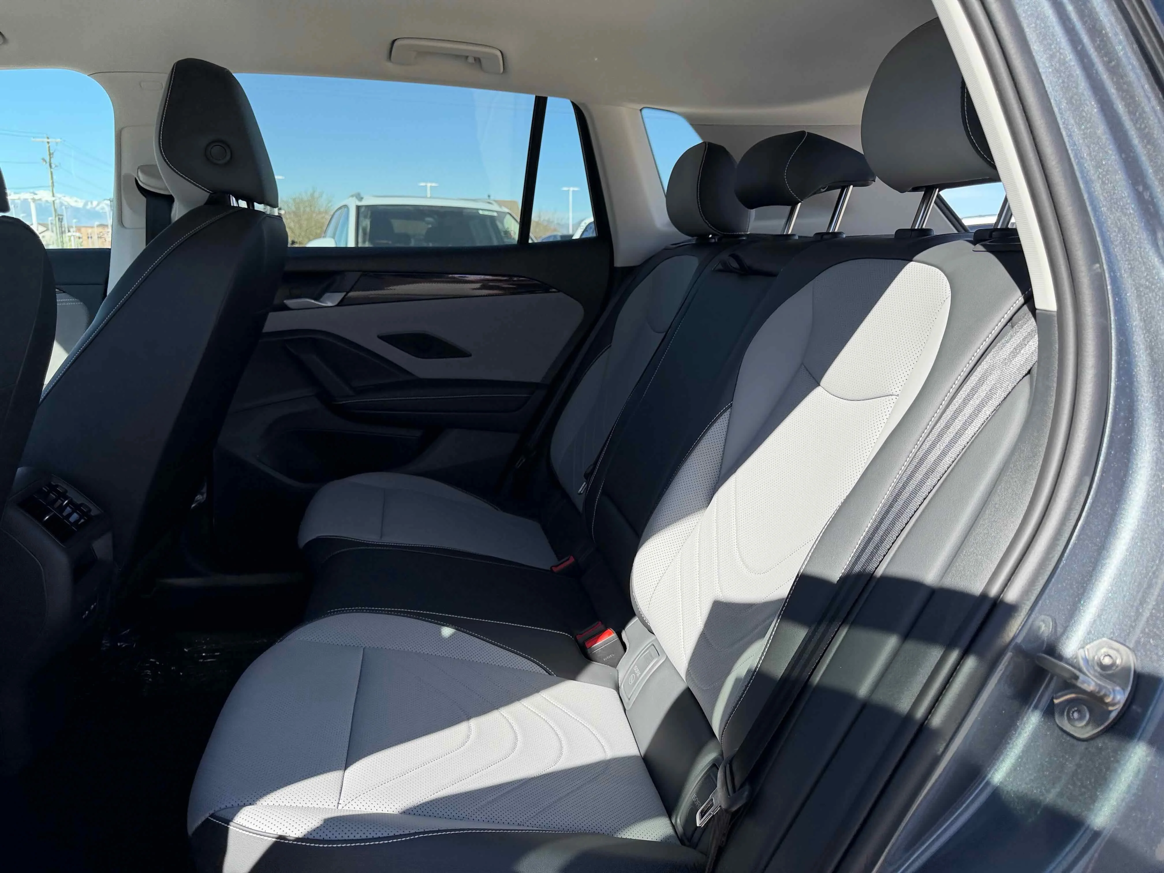 New 2026 Platinum Gray Volkswagen SE image 27