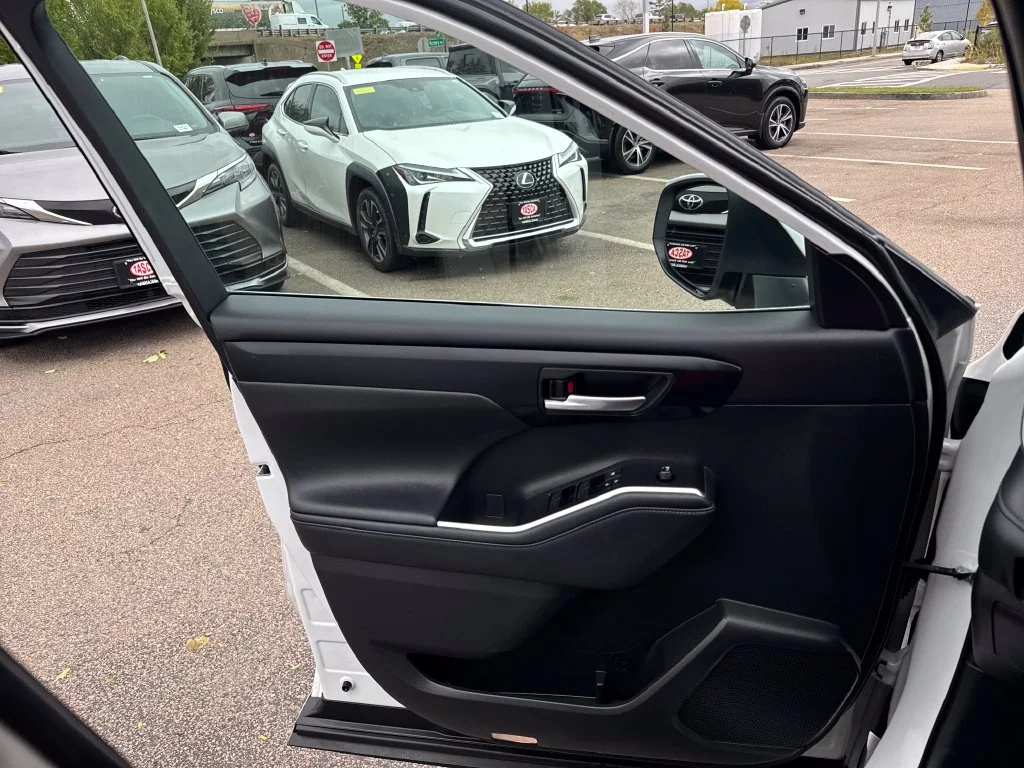 Used 2023 Beige Toyota XLE image 34
