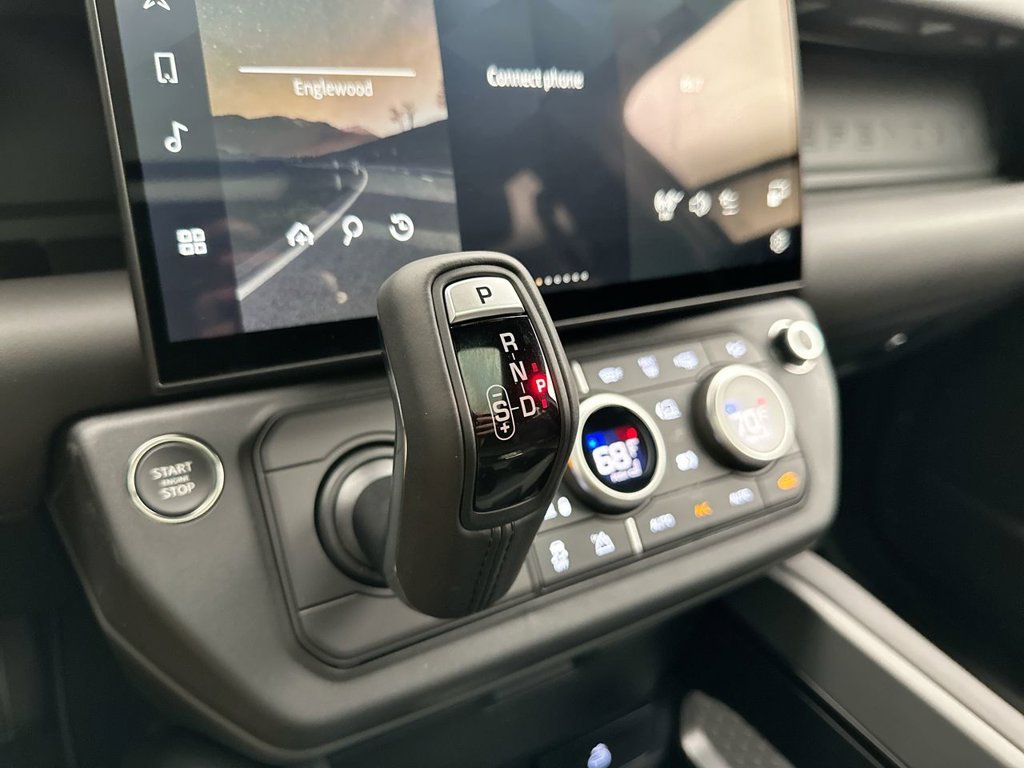 New 2026 Santorini Black Land Rover X-Dynamic SE image 12