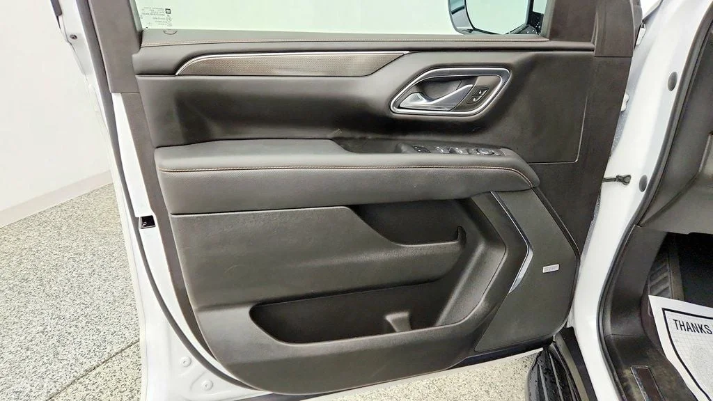 Used 2023 Summit White GMC 4WD 4dr AT4 w/ 6.2L V8 & Panoramic Sunroof image 11