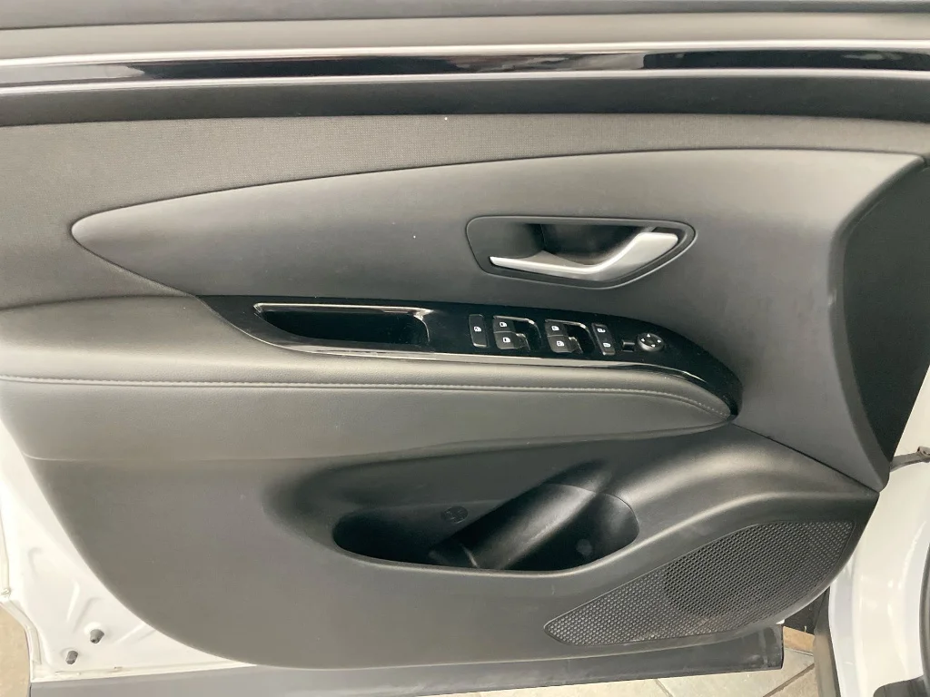 Used 2022 Quartz White Hyundai SEL image 22