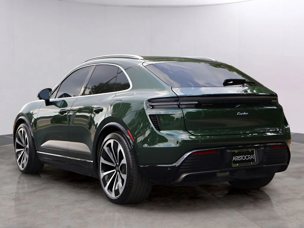 Used 2024 Oak Green Metallic Neo Porsche Turbo image 3