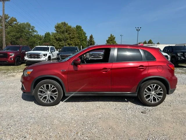 Used 2018 Red Mitsubishi 2.0 ES image 7