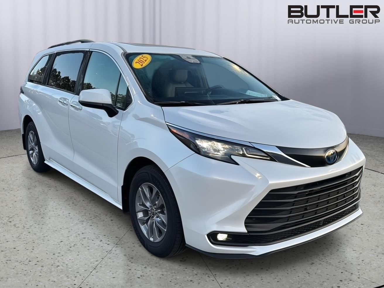 Certified Used 2025 Wind Chill Pearl Toyota XLE 7-Passenger image 6