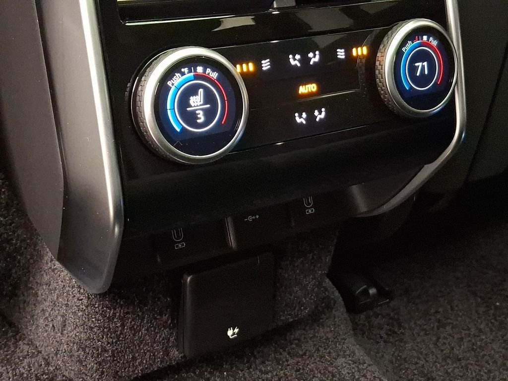 New 2026 Santorini Black Land Rover SE image 7