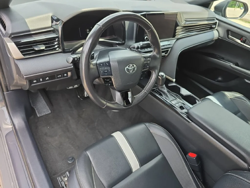Used 2025  Toyota SE image 16