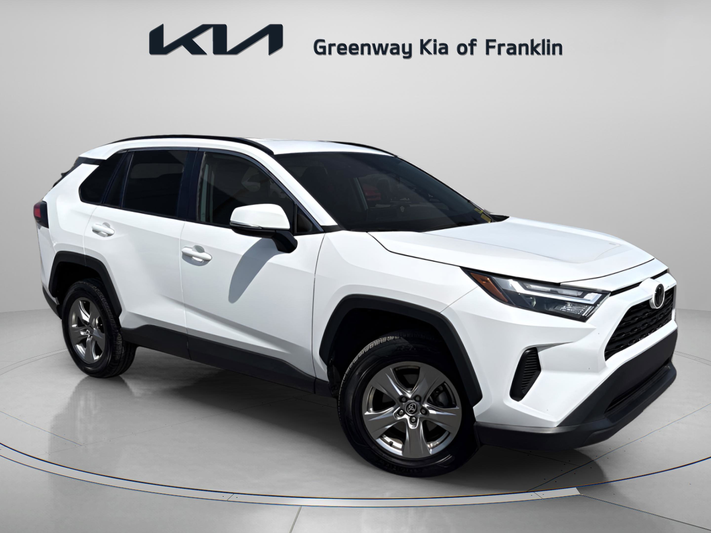2024 Toyota RAV4 XLE FWD's photo