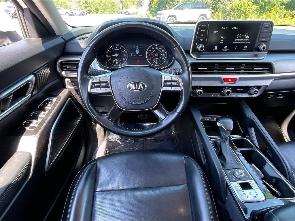 Used 2020 Snow White Pearl Kia LX image 17