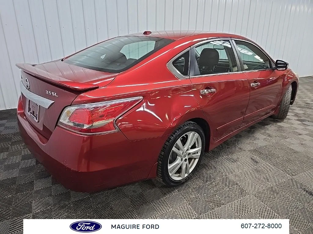 Used 2015 Red Nissan 3.5 SL image 10