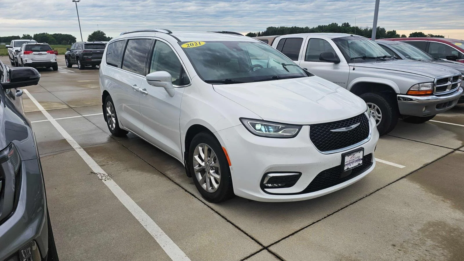 Used 2021 Chrysler Pacifica Touring L with VIN 2C4RC1BG4MR576619 for sale in Charles City, IA
