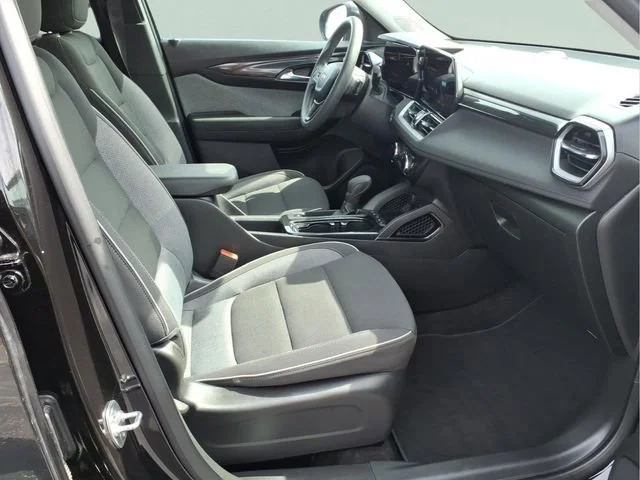 Used 2025 Mosaic Black Metallic Chevrolet LT image 21