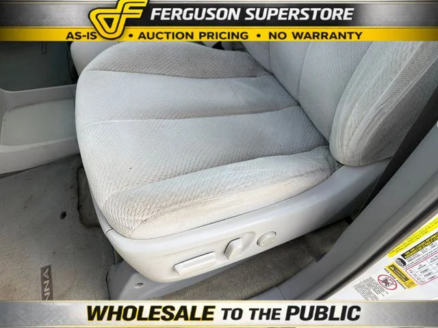Used 2012 White Toyota LE image 19