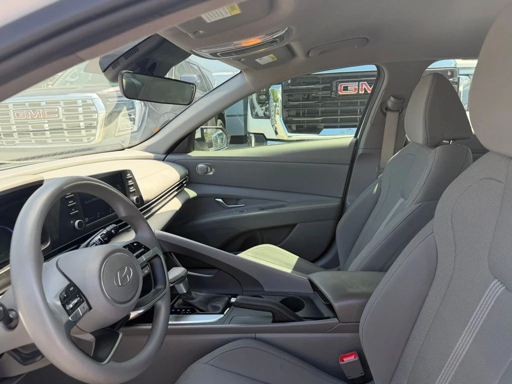 Used 2024 White Hyundai SE image 8