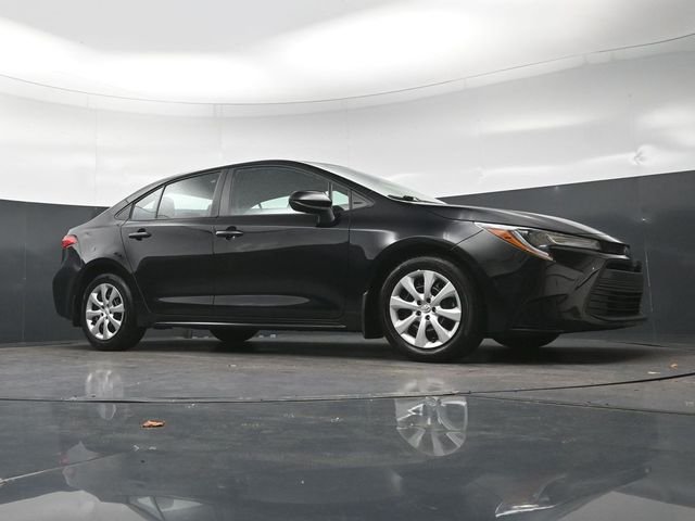 Used 2025 Midnight Black Metallic Toyota LE image 27