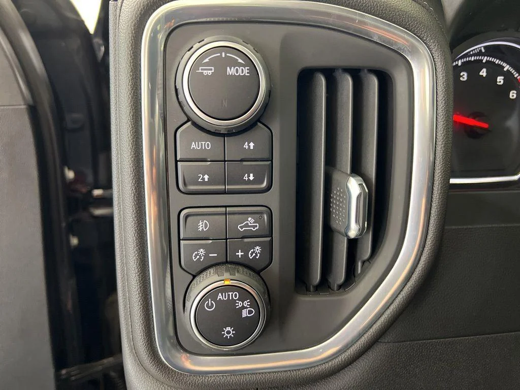 Used 2022 Black Chevrolet RST image 7