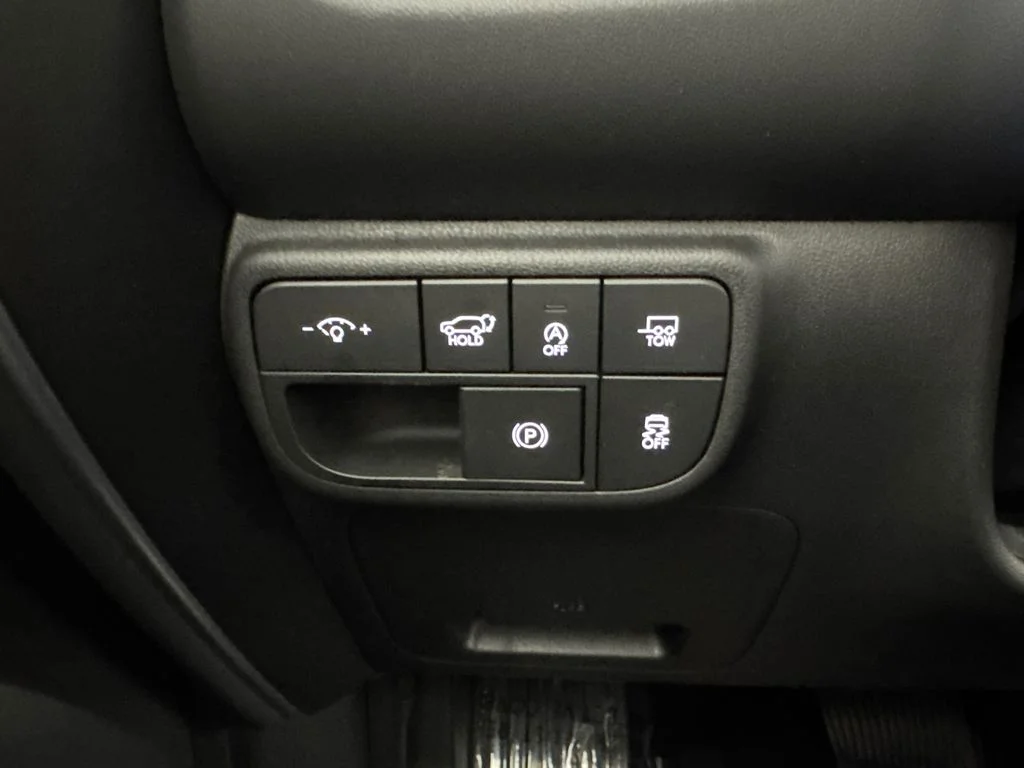 New 2026 White Hyundai SEL Premium image 28