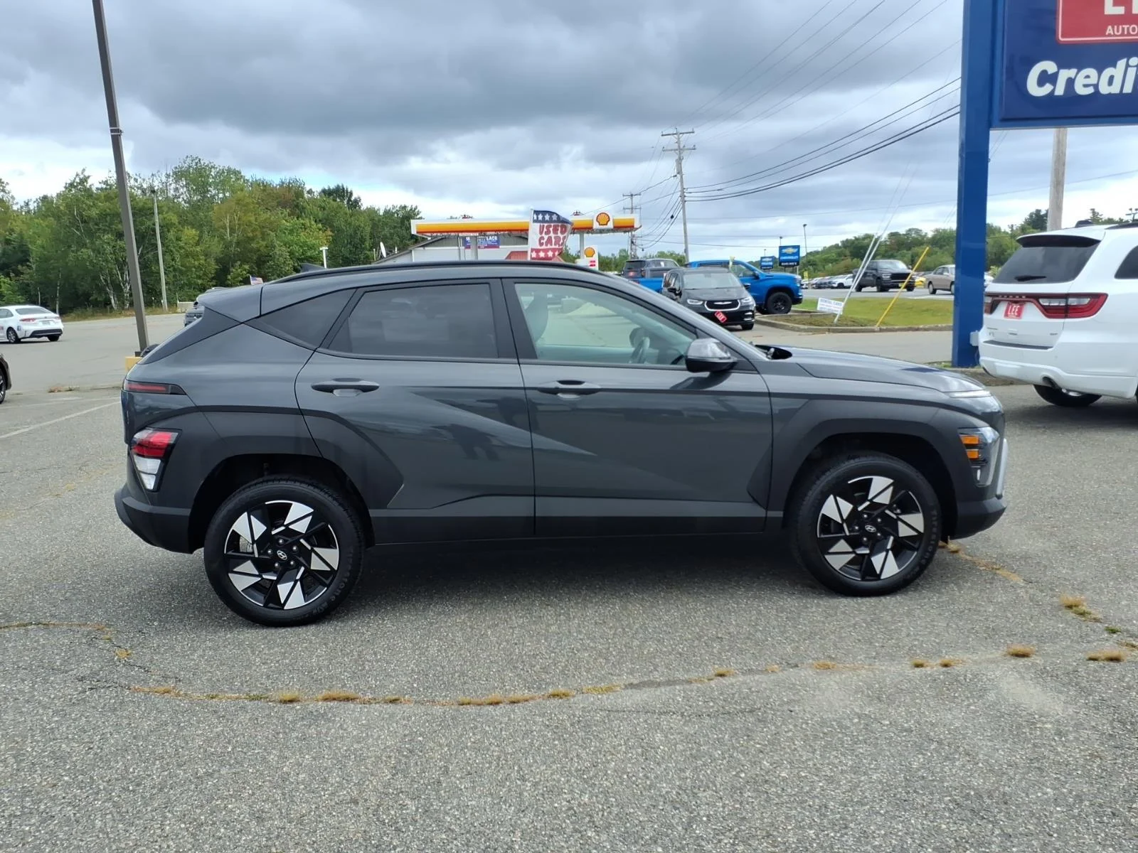 Used 2025 Gray Pearl Hyundai SEL image 4
